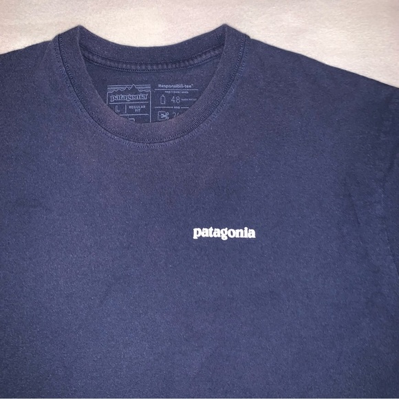 Patagonia Men’s T-Shirt Navy Size Large - Picture 4 of 6